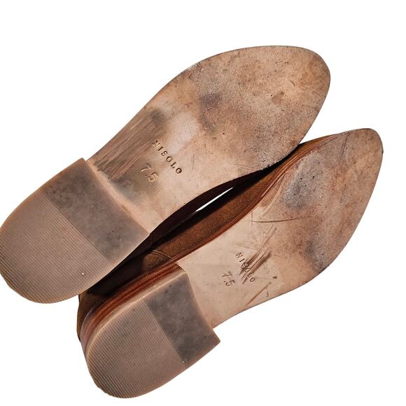 Nisolo Everyday Suede Chelsea Boots in Nutmeg Brown - Picture 9 of 10